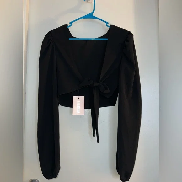 Black crop with a back tie - Picture 2 of 2